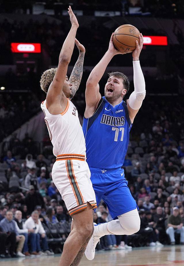 穆古鲁扎连续七场比赛得分超过险胜，独行侠不断突破！