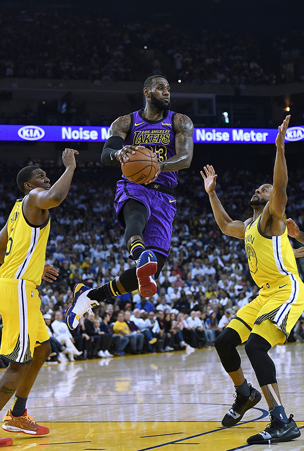 开云网页版-詹姆斯意外战胜尤文图斯，出色防守引爆全场！-开云网页版